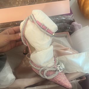 Brand new Mach & Mach exclusive double bow glittered